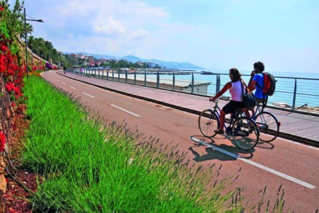 Appartamento 50 Mt Mare Con Parcheggio Riservato Riva Ligure Exterior foto